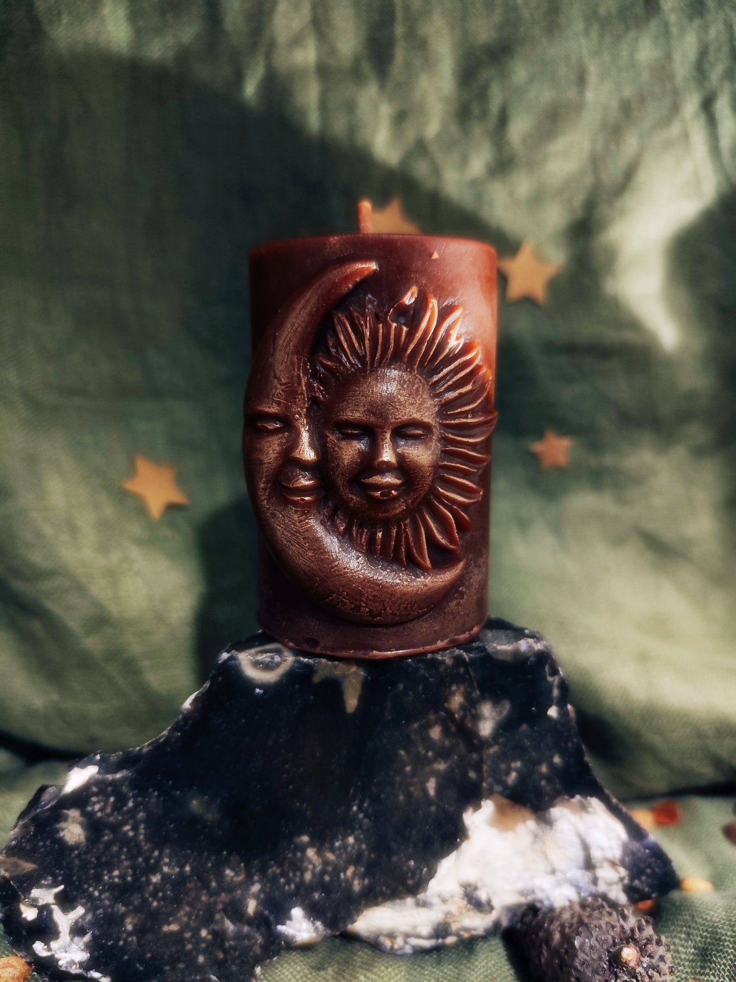 ŽVAKĖ ,,SAULĖ IR MĖNUO" (VYŠNINĖ)