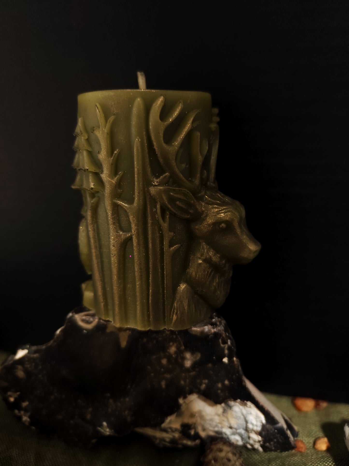 ŽALIASIS ELNIAS DEVYNIARAGIS